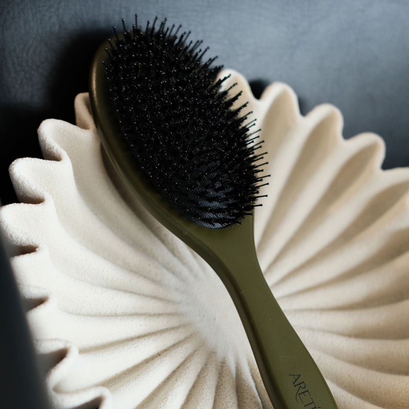 ARETÉ The Luminist Smoothing Detangling Brush