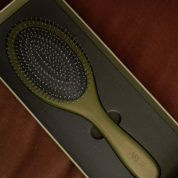 ARETÉ The Ritualist Stimulating Detangling Brush
